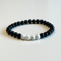 Elastiskt armband med onyx och magnesit 6mm