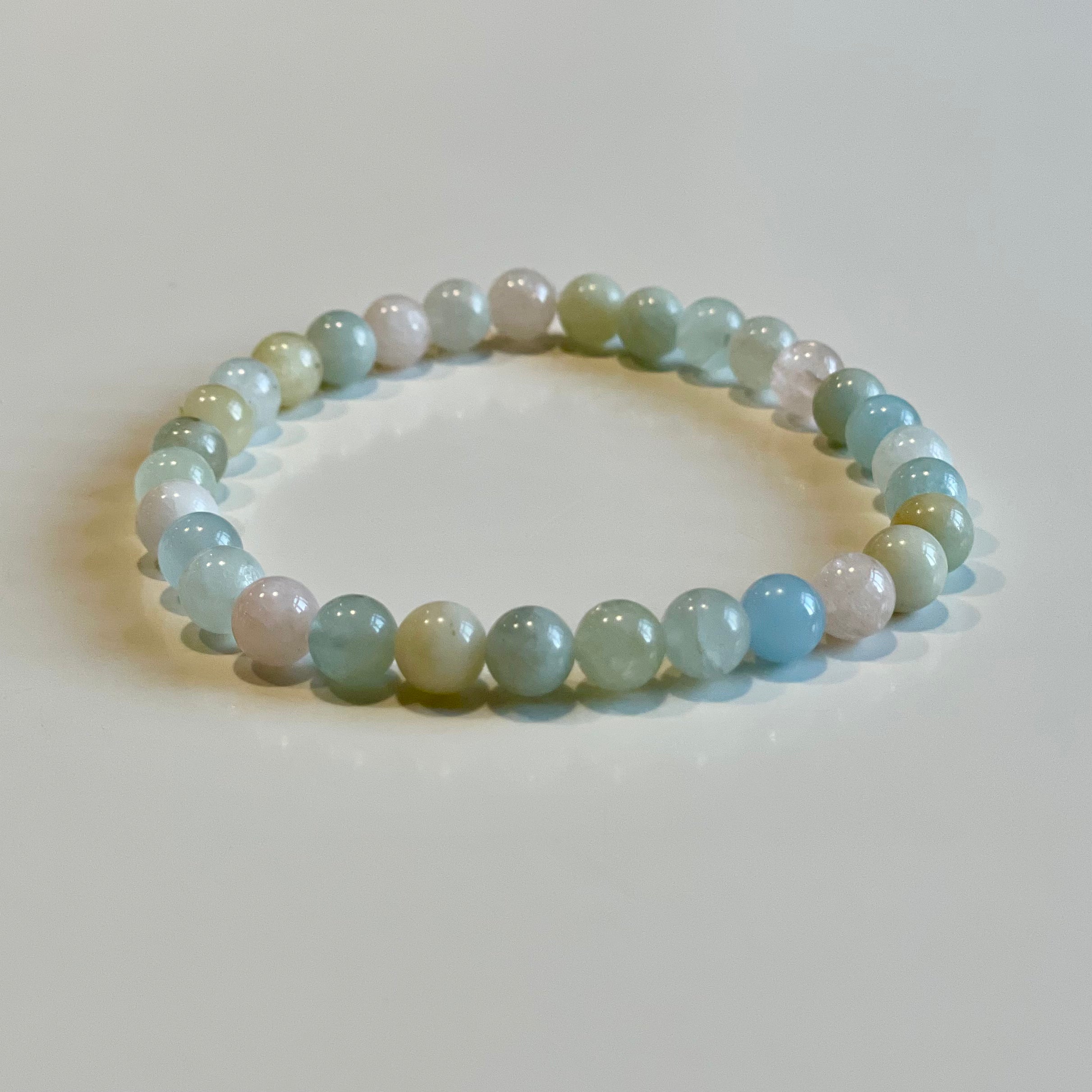 Elastiskt armband med beryller 6mm